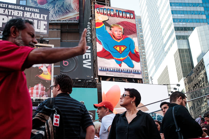 Нью-Йорк, США. Предвыборная реклама кандидата в президенты Дональда Трампа на Таймс-сквер, 2016 год