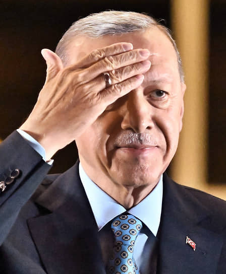 Анкара. Президент Турции Реджеп Тайип Эрдоган выступает на митинге своих сторонников после победы во втором туре выборов