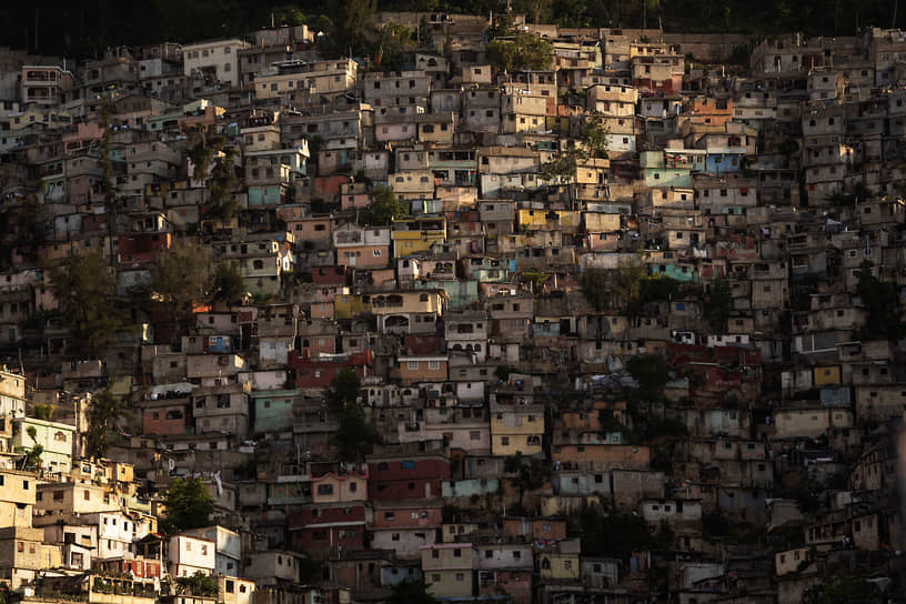 Порт-о-Пренс, Гаити. Дома на склоне холма