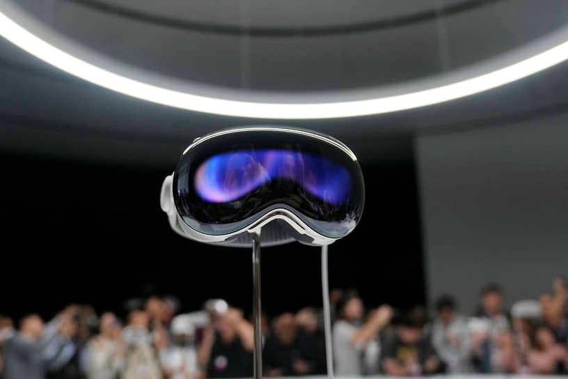 Первая в истории бренда гарнитура дополненной реальности Vision Pro. Стоимость устройства составит от $3499
