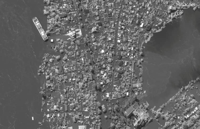 Вид со спутника на юго-восточную часть Херсона после затопления