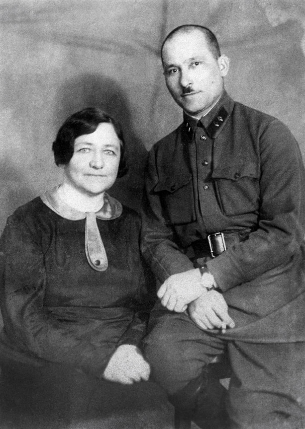 «БУРЛАЧКО (на фото — с супругой)… Утверждал, что Красная Армия в войне с Финляндией показала свою неспособность воевать»
