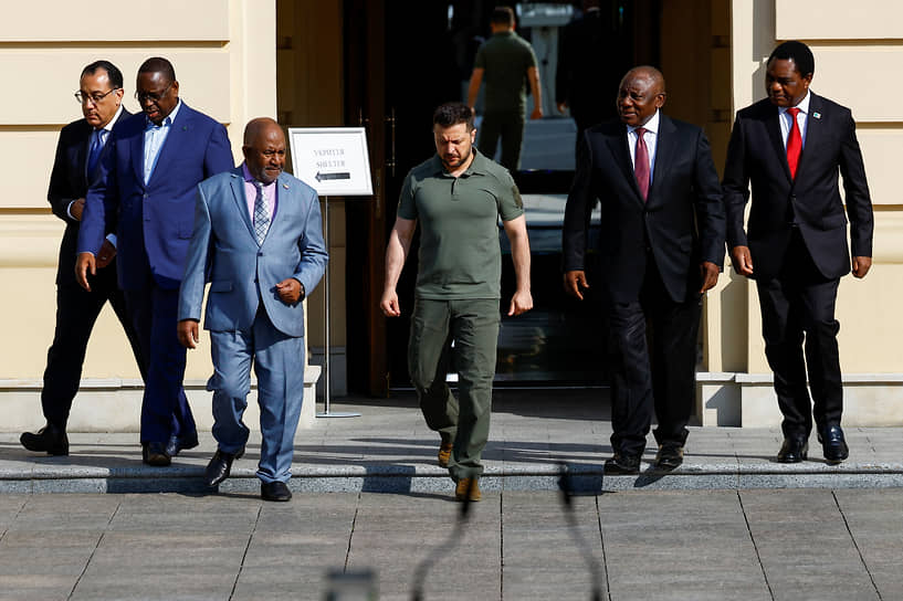 Африканские лидеры с президентом Украины Зеленским (третий справа) в Киеве