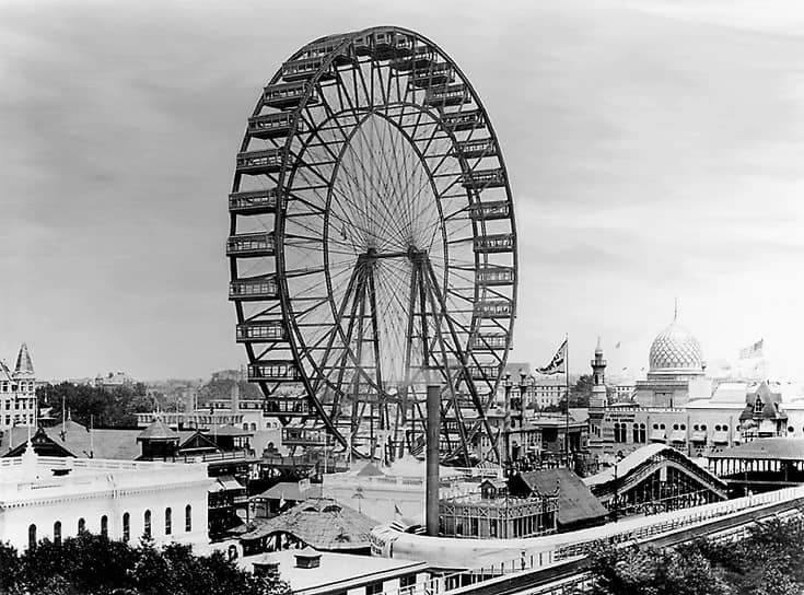 Самое первое в мире колесо обозрения Ferris wheel было представлено на Всемирной выставке, посвященной 400-летнему юбилею открытия Америки Христофором Колумбом. Проект исполинской карусели был разработан инженером Джорджем Вашингтоном Гейлом Феррисом-младшим. Аттракцион создавался как американский ответ на Эйфелеву башню в Париже
