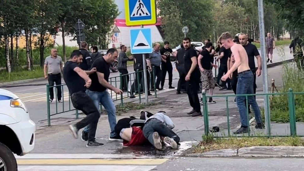 Массовая драка в Ковдоре (Мурманская область) произошла в июле 2022 года