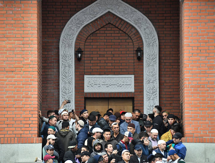Москва. Праздник жертвоприношения Курбан-байрам в Мемориальной мечети