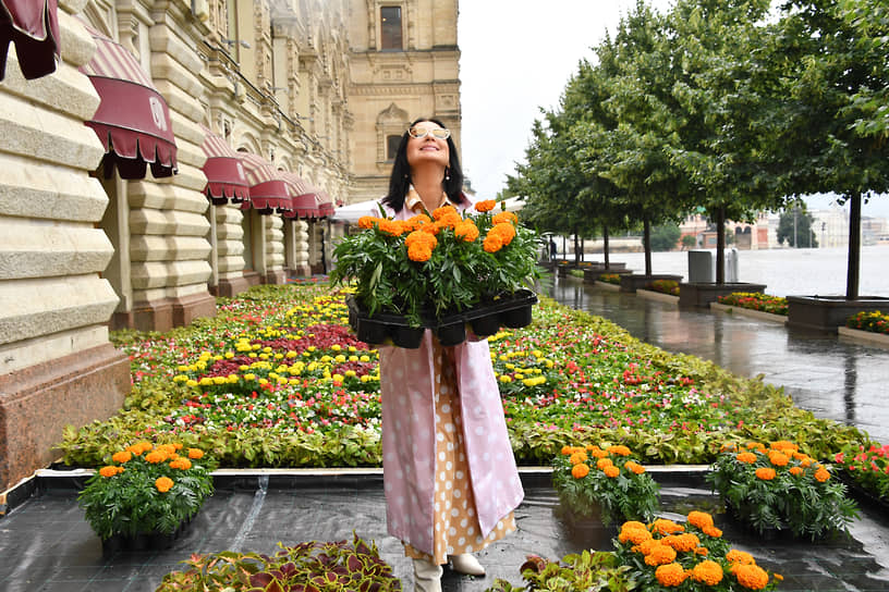 Телеведущая Екатерина Стриженова на фестивале цветов в ГУМе