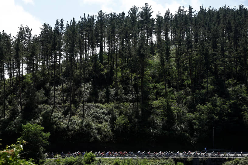 Аморебьета-Эчано, Испания. Группа гонщиков на велогонке «Тур де Франс»