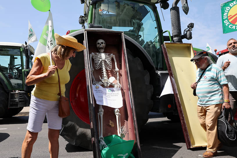 Мадрид. Акция протеста фермеров, требующих от правительства действий по преодолению последствий засухи
