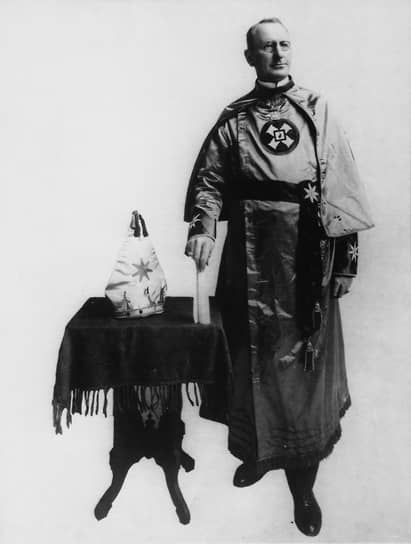 Уильям Джозеф Симмонс, основатель и первый Великий маг второго ку-клукс-клана