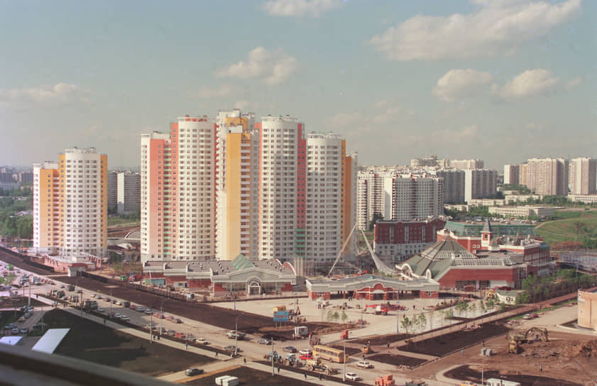 Олимпийская деревня была построена на юго-востоке Москвы и включала в себя шесть жилых корпусов, квартиры в которых потом были проданы