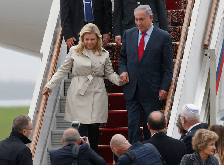 Сара Нетаньяху, супруга премьер-министра Израиля Биньямина Нетаньяху, до замужества работала бортпроводницей авиакомпании El Al Israel Airlines
