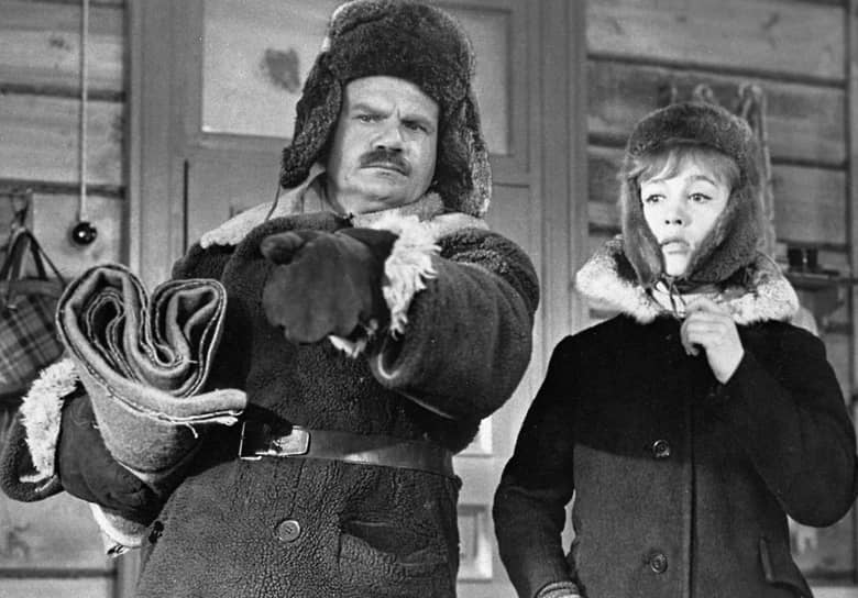 Затем Пуговкину стали доставаться в основном комедийные роли. С 1960 по 1978 год работал на киностудии «Мосфильм»
&lt;BR>На фото: кадр из фильма «Девчата», 1962 год