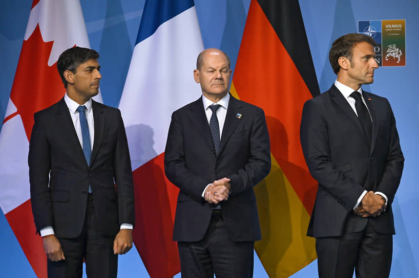 Слева направо: премьер-министр Великобритании Риши Сунак, канцлер Германии Олаф Шольц и президент Франции Эмманюэль Макрон 