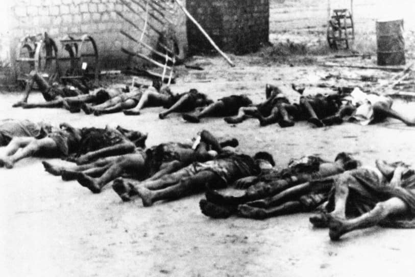 Ответ «тигров» был не менее жесток. 30 ноября 1984 года боевики ТОТИ напали на деревни Кент и Доллар, где содержались сингальские заключенные с семьями. Сепаратисты перебили охрану, а затем расправились с мужчинами, женщинами и детьми. Всего погибло 82 человека&lt;br>На фото: жертвы резни на фермах Кент и Доллар