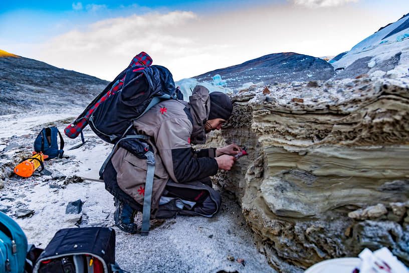 &lt;b>2-е место в номинации «Люди в науке»&lt;/b>&lt;br>«Отбор проб грунта со дна ледникового-фьордового озера». Автор: Nestortech45
