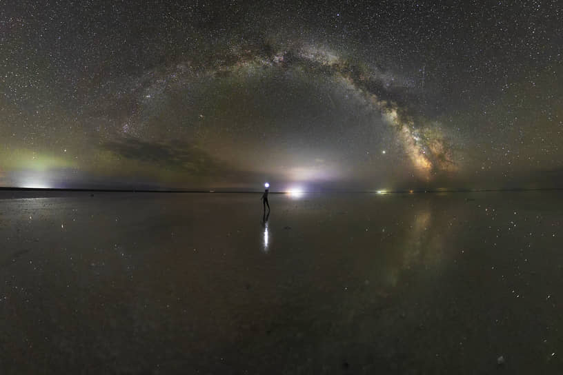 &lt;b>2-е место в номинации «Космос»&lt;/b>&lt;br>«Ночная панорама над озером Эльтон». Автор: Юрий Столыпин