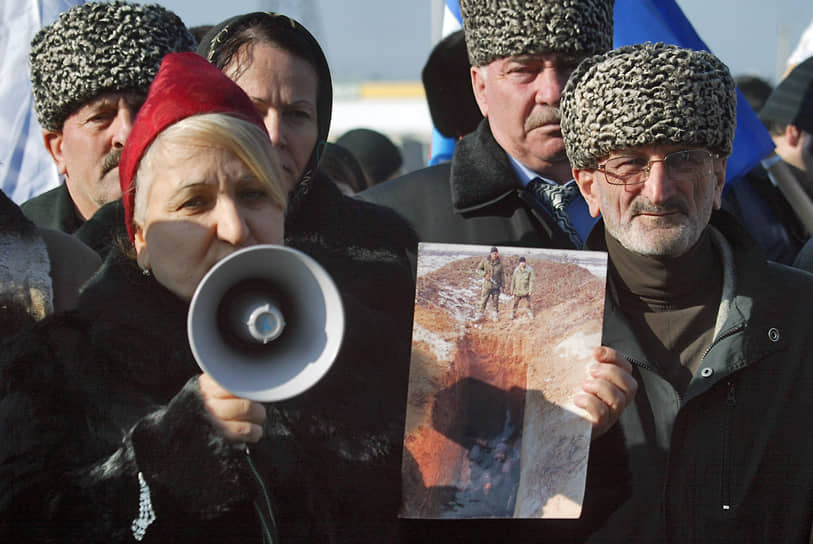 С 2007 года суд четырежды отказывал Буданову в условно-досрочном освобождении. Однако в 2008 году прошение было удовлетворено. 15 января 2009 года бывший полковник вышел на свободу, не досидев из назначенного срока один год и три месяца. В том же месяце в Грозном прошел митинг против освобождения Буданова. Через месяц СК при прокуратуре РФ по Чечне возбудил новое уголовное дело в отношении Буданова, который на этот раз подозревался в причастности к похищению 18 человек и убийству трех из них в 2000 году. Позже подозрения были сняты 