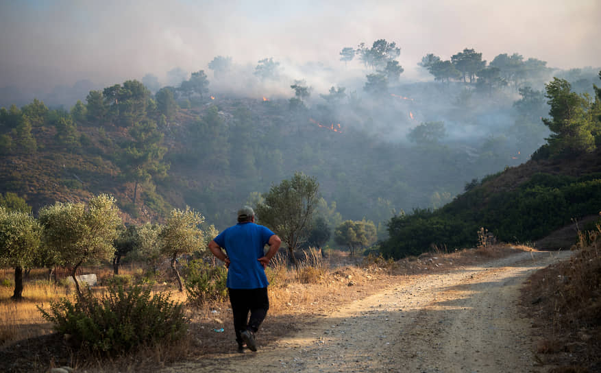 Пожары на греческих островах происходят регулярно. В 2021 году на островах Родос и Халки в Греции из-за сильных лесных пожаров возникли перебои с подачей электроэнергии