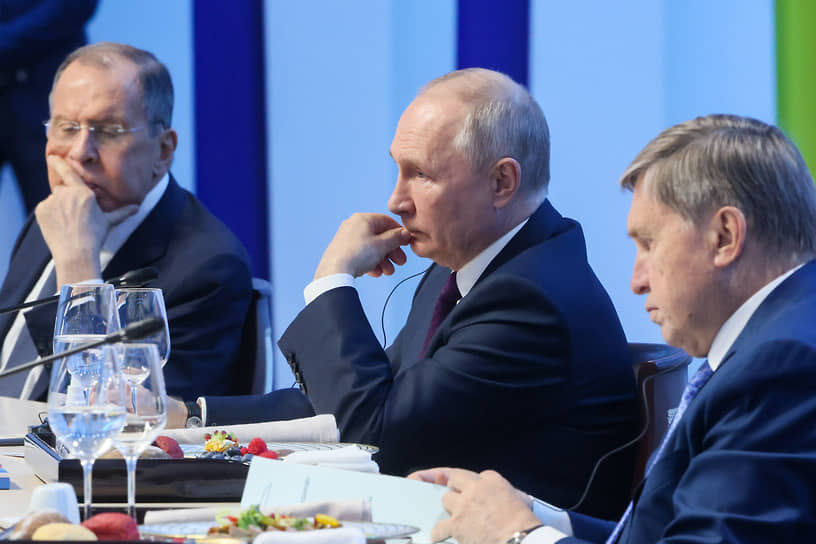 Владимир Путин в полночь дал рабочий обед в честь африканской делегации