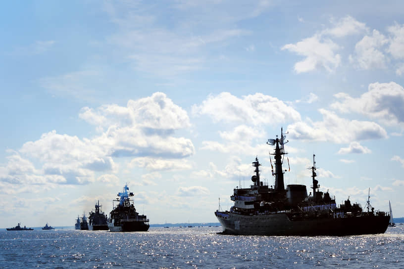 Военные корабли в акватории Финского залива