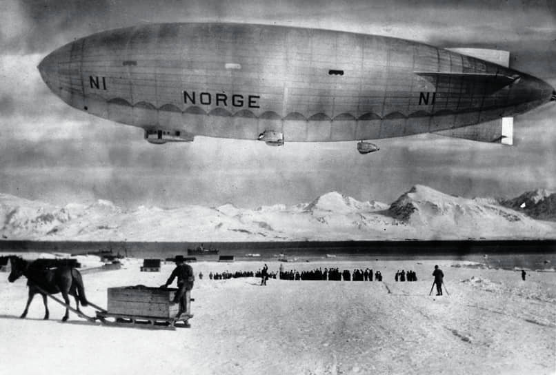 11 мая 1926 года над Северным полюсом пролетел первый дирижабль. Экспедицией командовал путешественник Руаль Амундсен. Трансарктический перелет был совершен на дирижабле «Норвегия». Амундсен погиб в 1928 году при попытке разыскать экспедицию Умберто Нобиле, потерпевшую катастрофу в Северном Ледовитом океане на дирижабле