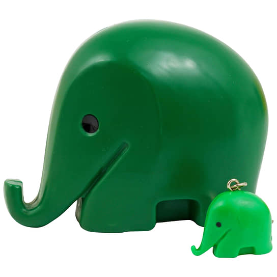В 1963 году для немецкого банка Dresdner Bank Луиджи Колани разработал дизайн копилки в виде слона — «Drumbo elephant money box», который стал популярен и используется в качестве различных сувениров до сих пор
