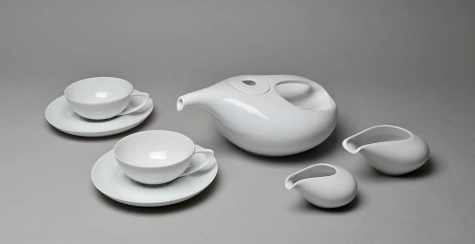 Луиджи Колани также разрабатывал дизайн мебели и посуды. Его чайный набор для производителя столового фарфора Rosenthal считается классикой
