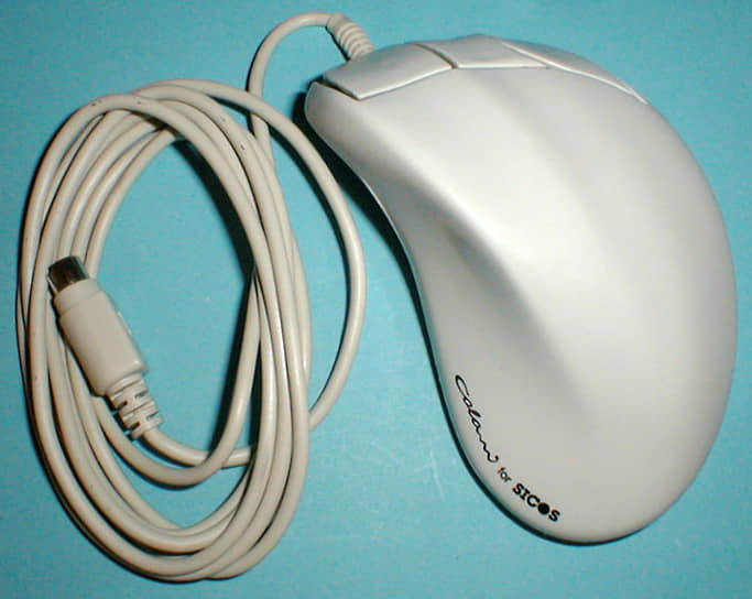 В 1992 году Луиджи Колани занялся разработкой аксессуаров для компьютеров и придумал эргономичную мышку для Sicos 
