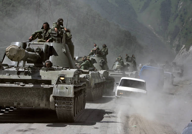 Колонна военной техники 58-й армии России на Транскавказской магистрали, 2008 год