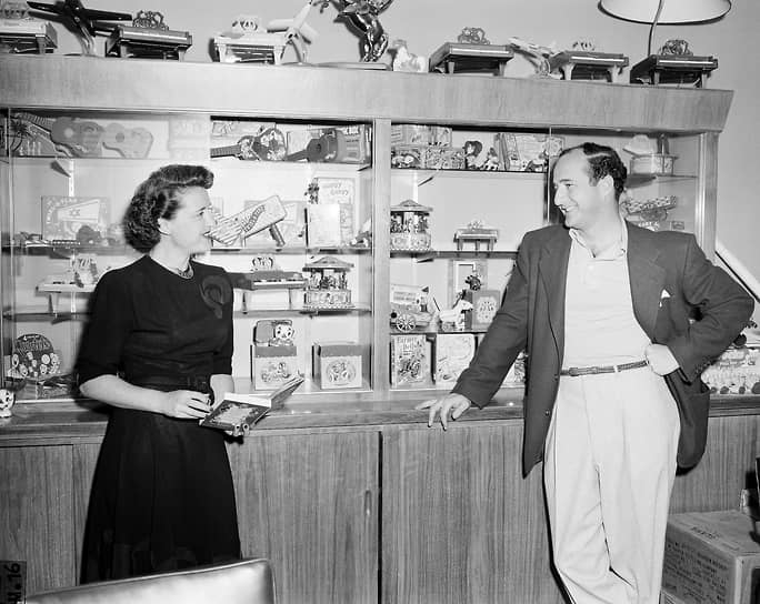 Рут и Эллиот Хэндлер основали компанию Mattel в январе 1945 года