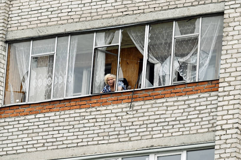 Сергиев Посад, Московская область. Разбитые окна жилого дома после взрыва на территории Загорского оптико-механического завода