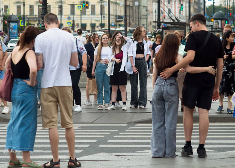 Санкт-Петербург. Люди на Невском проспекте