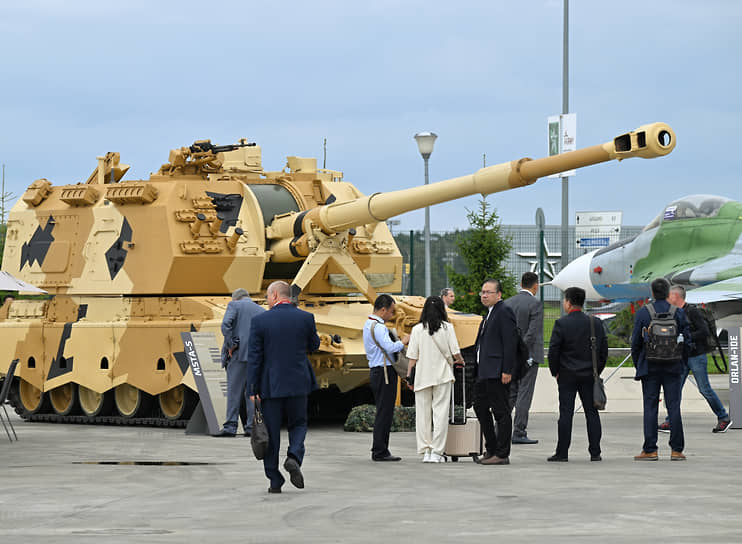 Научно-деловая программа включает более 260 мероприятий&lt;br>На фото: стенд дивизионной самоходной гаубицы «Мста-С» на выставке вооружения