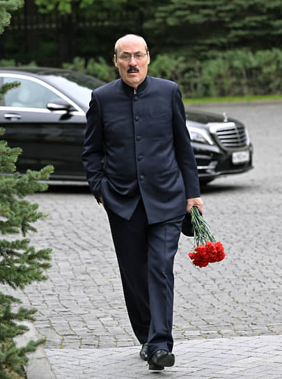 Бывший глава Дагестана Рамазан Абдулатипов перед церемонией прощания