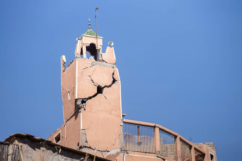 Очаг землетрясения находился на глубине 10 км в 77 км к юго-западу от города Марракеш с населением 839 тыс. человек, старая часть города внесена в список объектов всемирного наследия ЮНЕСКО