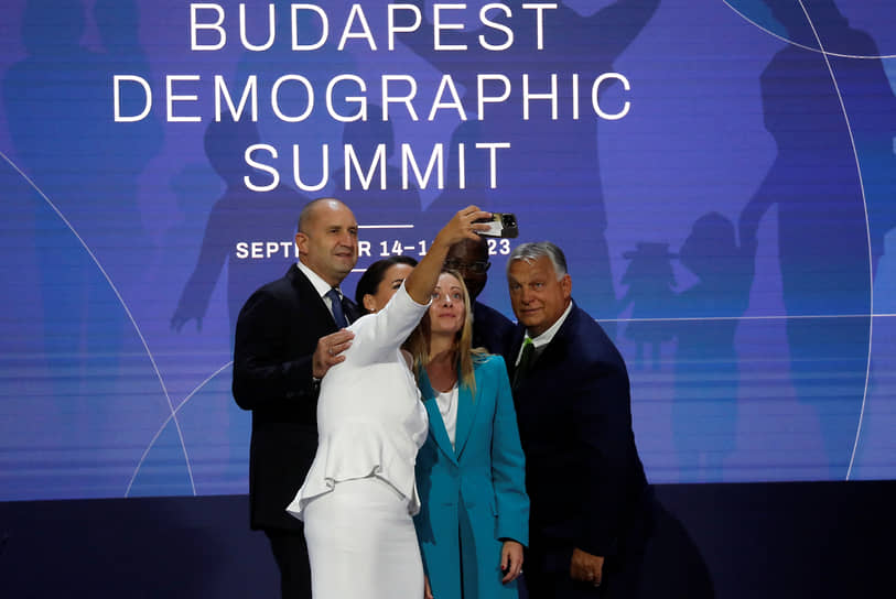 Участники саммита (слева направо: президент Болгарии Рамен Радев, президент Венгрии Каталин Новак, премьер Италии Джорджа Мелони и глава правительства Венгрии Виктор Орбан) уверены, что могут предложить согражданам «в этом нестабильном и сложном мире безопасное, предсказуемое и поддающееся планированию будущее»

