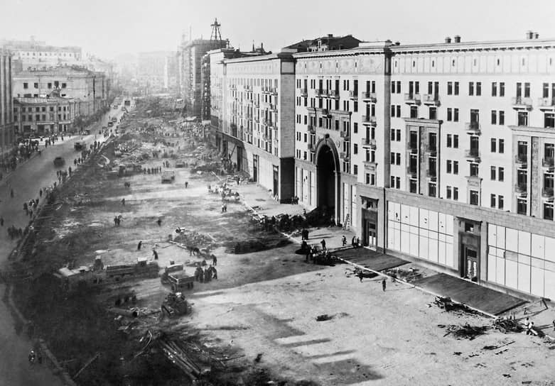 Расширение улицы Горького в 1937 году