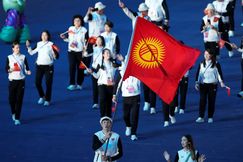 Сборная Киргизии на церемонии открытия