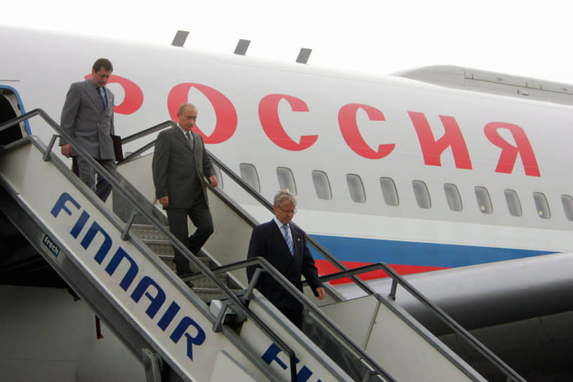 В августе 2005 года президент России Владимир Путин прибыл с официальным визитом в Финляндию на Ил-96-300. После завершения переговоров его самолет не смог вылететь обратно в Россию из-за отказа системы торможения колес. Президента пересадили на резервный Ил-62. После поломки Ространснадзор запретил полеты всем Ил-96-300. Ограничения действовали 42 дня, за это время авиакомпании потеряли не менее $20 млн