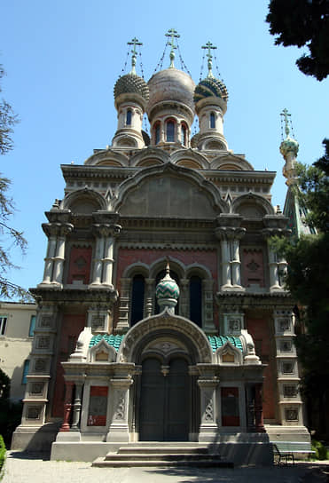 По проектам Алексея Щусева построены несколько зданий за границей, например, посольство в Бухаресте (Румыния) и храм Христа Спасителя в Сан-Ремо (Италия)
