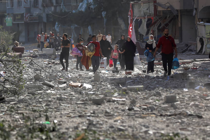 Палестинцы в секторе Газа покидают дома из-за бомбардировок