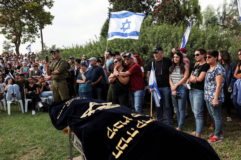 Похороны погибшего при нападении «Хамаса» в Бейт-Каме (Израиль)