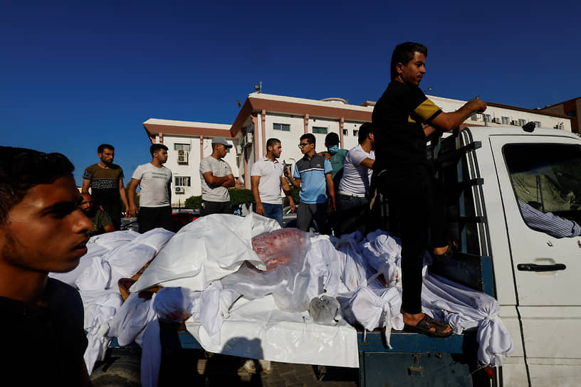 Похороны палестинцев, погибших в Хан-Юнисе в результате атаки израильской стороны
