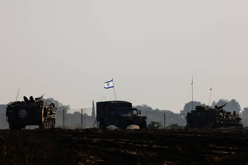 Колонна израильской военной техники выезжает из Газы