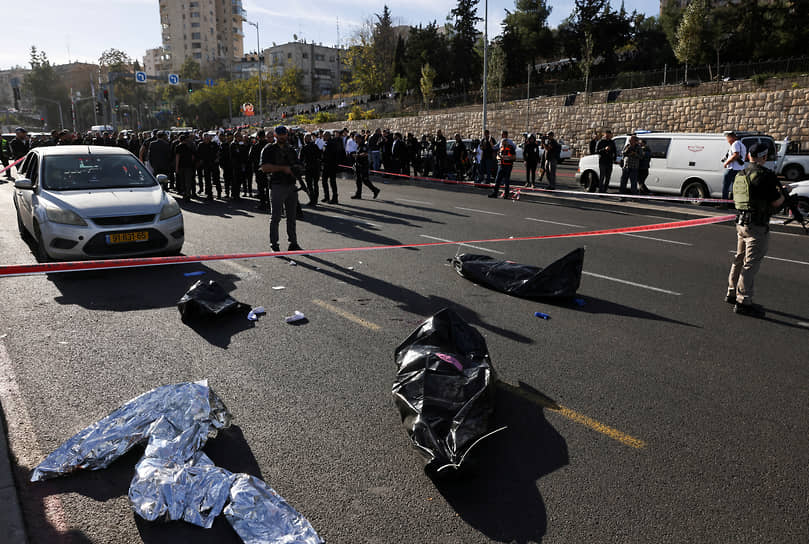 Израильские правоохранители на месте нападения в Иерусалиме 