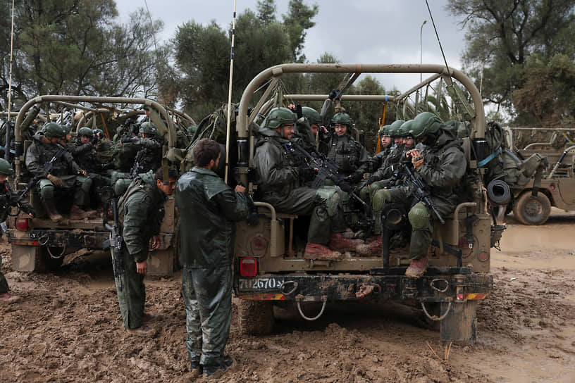 Израильские военные готовятся войти в сектор Газа