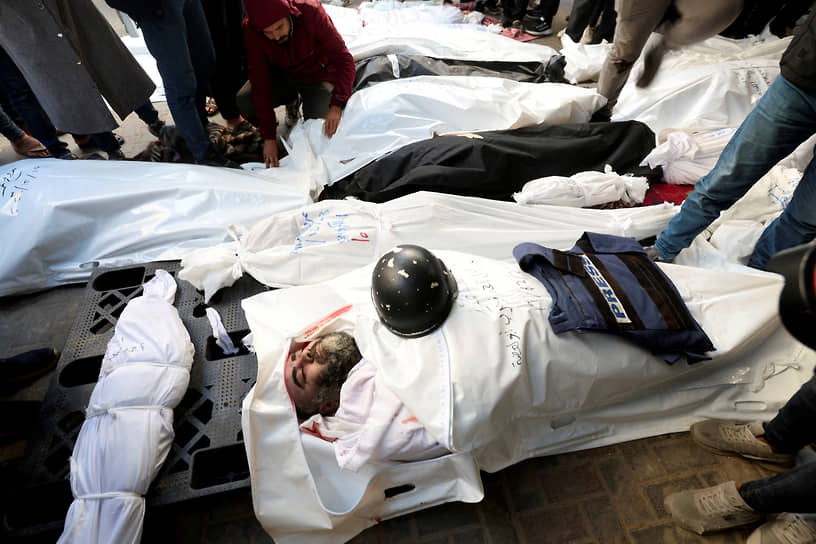 Похороны палестинского журналиста Аделя Зуроба, погибшего в результате израильского удара