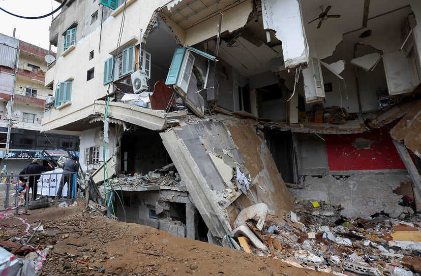 Поврежденное в результате ракетного удара здание в Набатии в Ливане