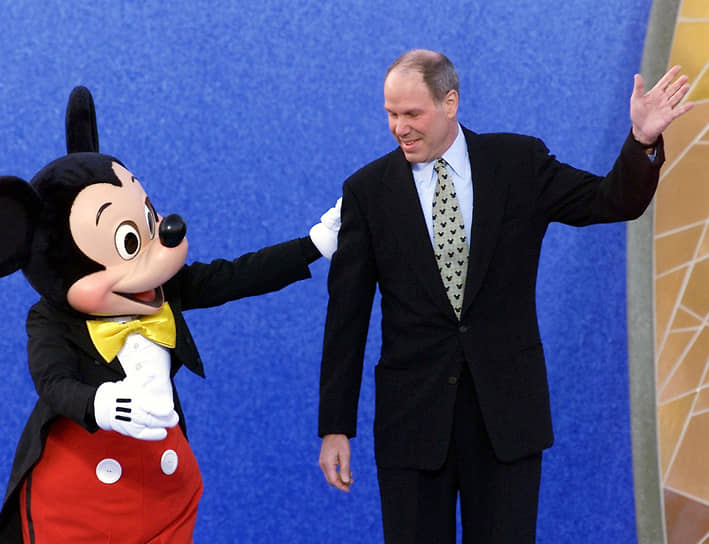 Генеральный директор Walt Disney Company Майкл Айснер вывел компанию из кризиса, связанного со смертью ее основателей 